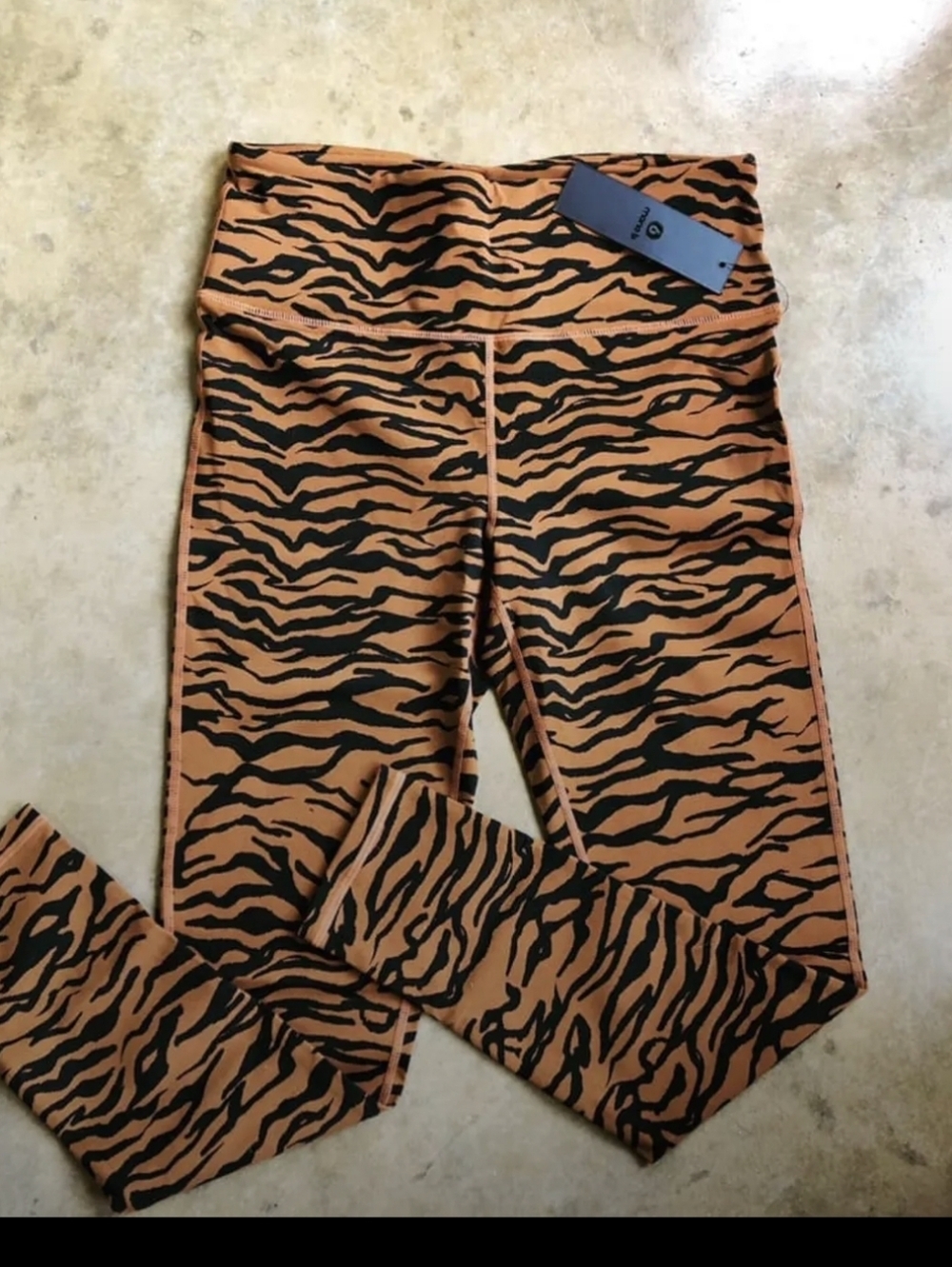 Mono B Boutique Athletic Wear Leggings In Tiger Stripe Size Medium Brand NEW